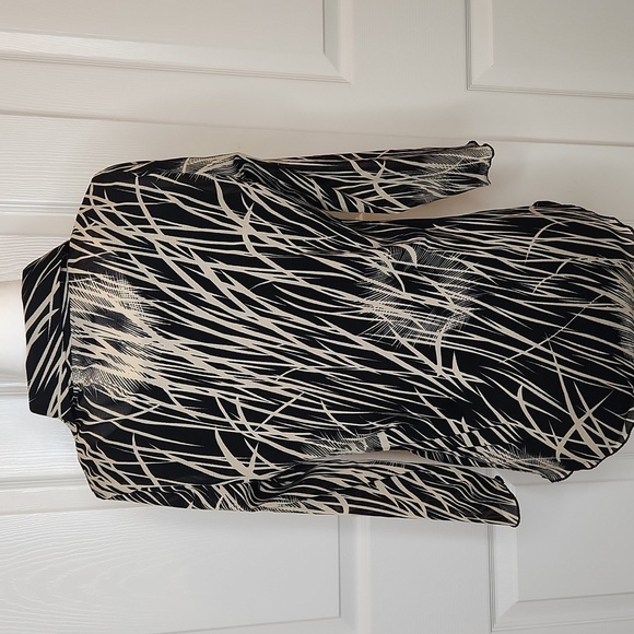 JTLA California Women's Black and Cream/Tan Monotone Forest Print Top Size SP - Picture 9 of 12